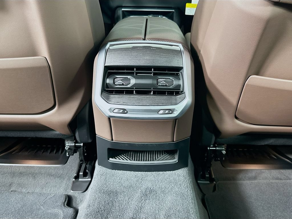 New 2026 BMW 750e xDrive AWD/4WD image 18