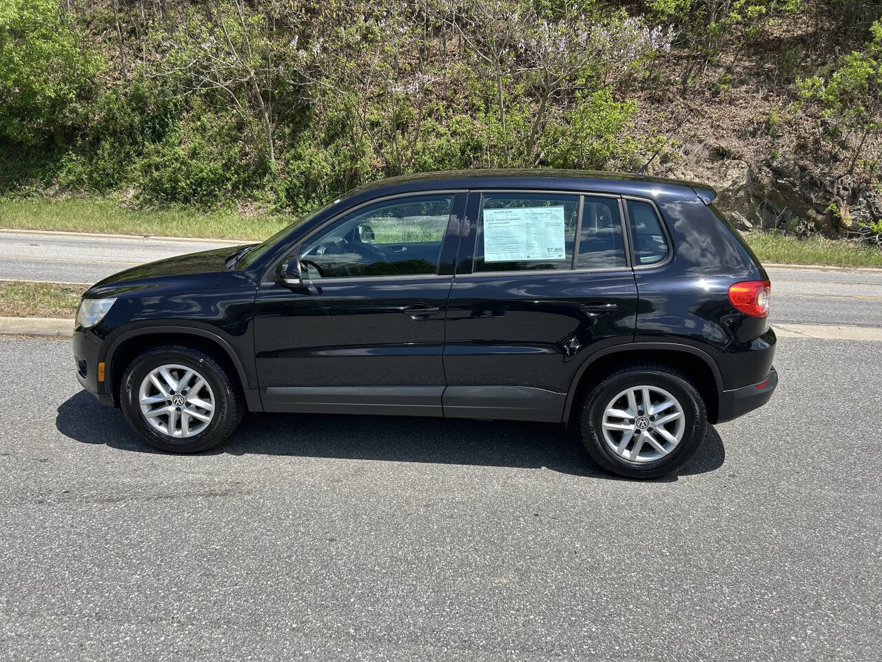 Used 2011 Volkswagen Tiguan S FWD image 4