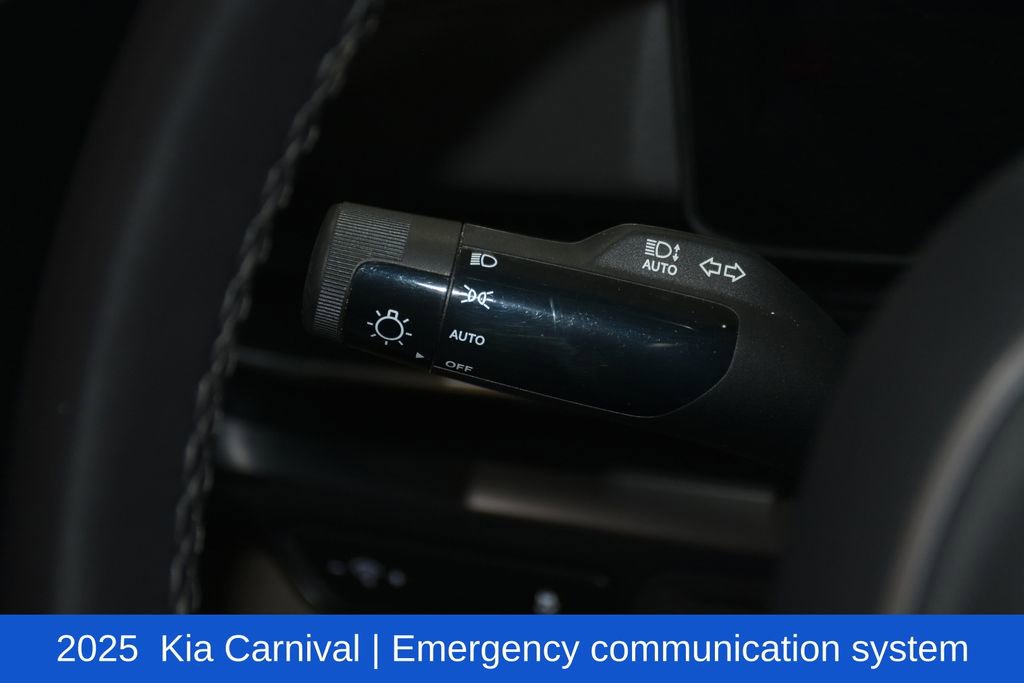 Used 2025 Kia Carnival FWD image 10