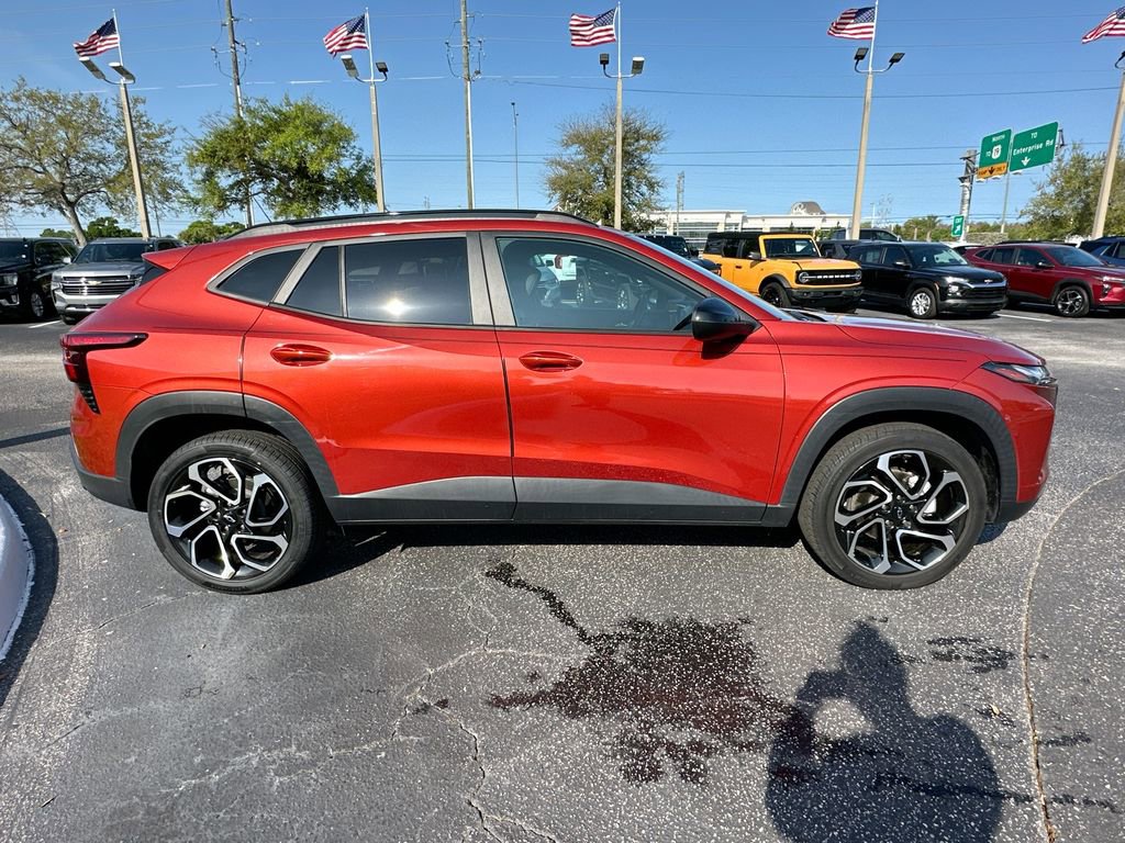 Used 2024 Chevrolet Trax RS w/ Sunroof Package image 5