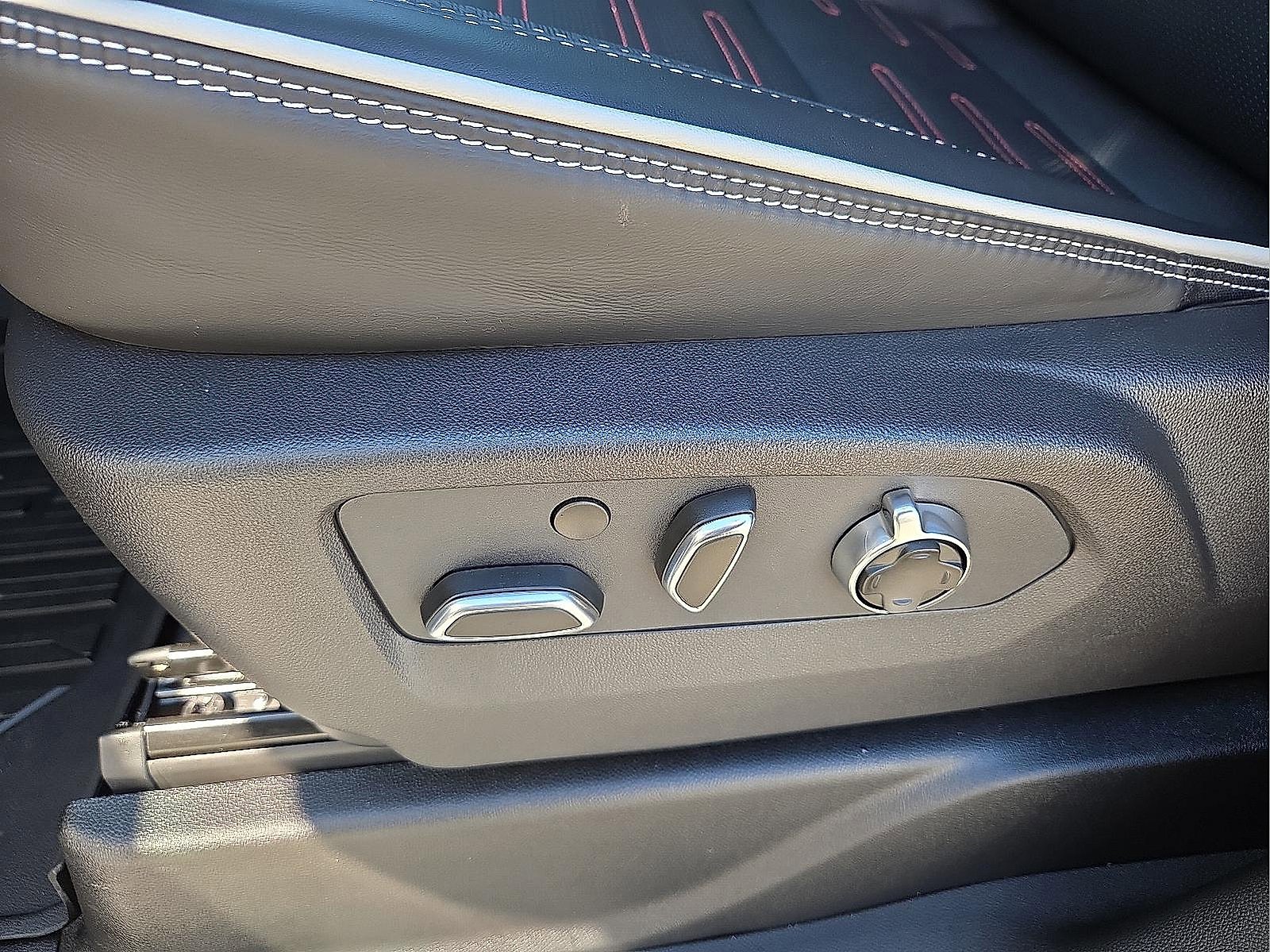 Used 2026 GMC Yukon AT4 Ultimate w/ LPO, Floor Liner Package image 15