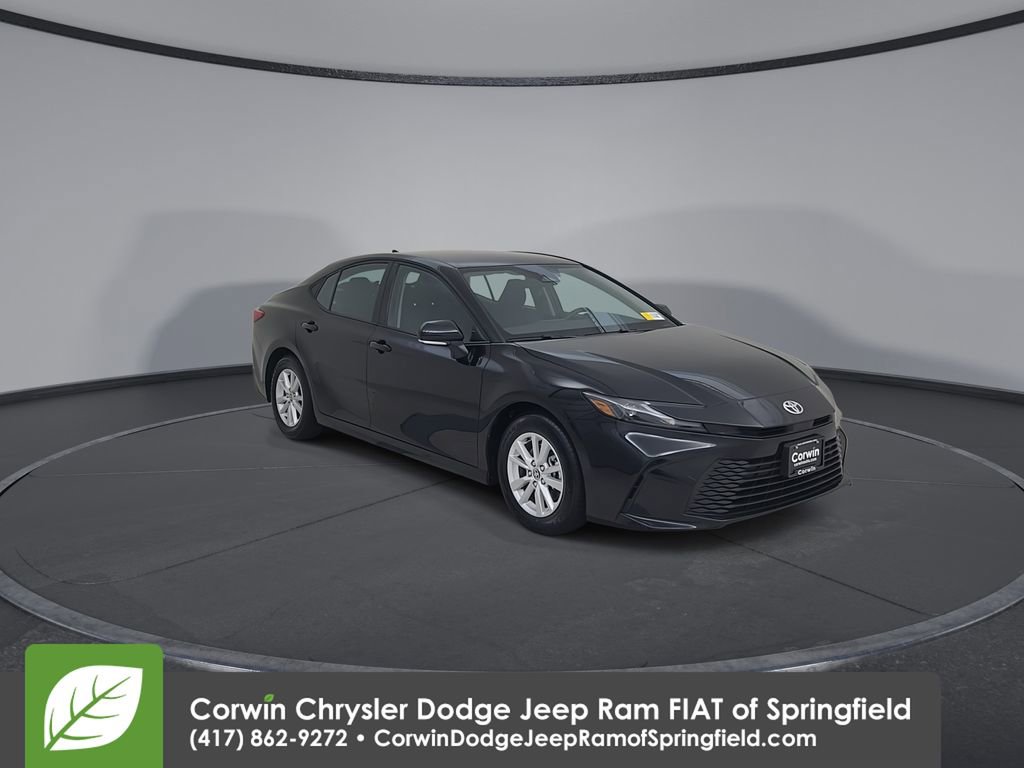 Used 2025 Toyota Camry LE image 3