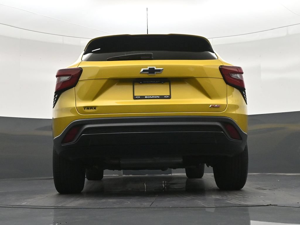 Used 2024 Chevrolet Trax RS w/ Sunroof Package FWD image 26