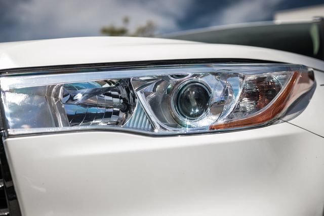 Used 2016 Toyota Highlander Limited FWD image 10