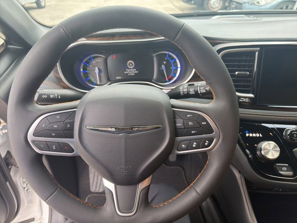 Used 2023 Chrysler Pacifica Pinnacle FWD image 7