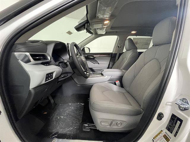 New 2026 Toyota Highlander Platinum AWD/4WD image 9