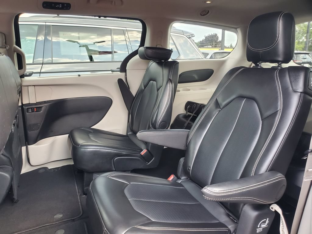 Used 2024 Chrysler Pacifica Touring-L FWD image 26