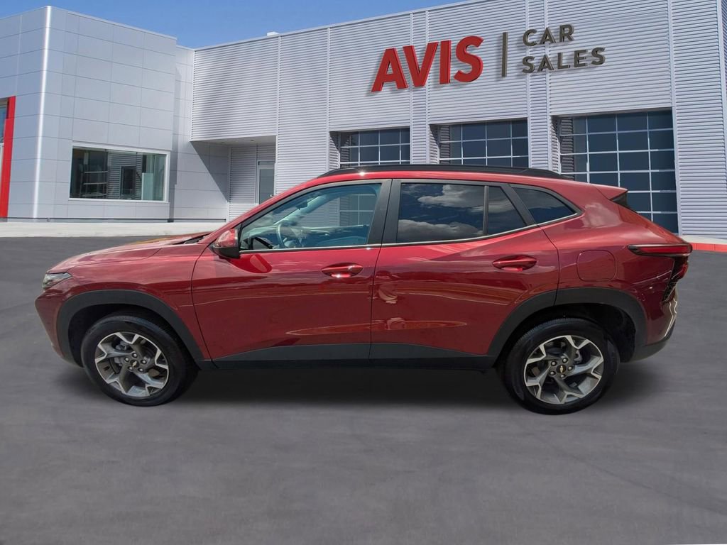 Used 2025 Chevrolet Trax LT w/ LT Convenience Package FWD image 10