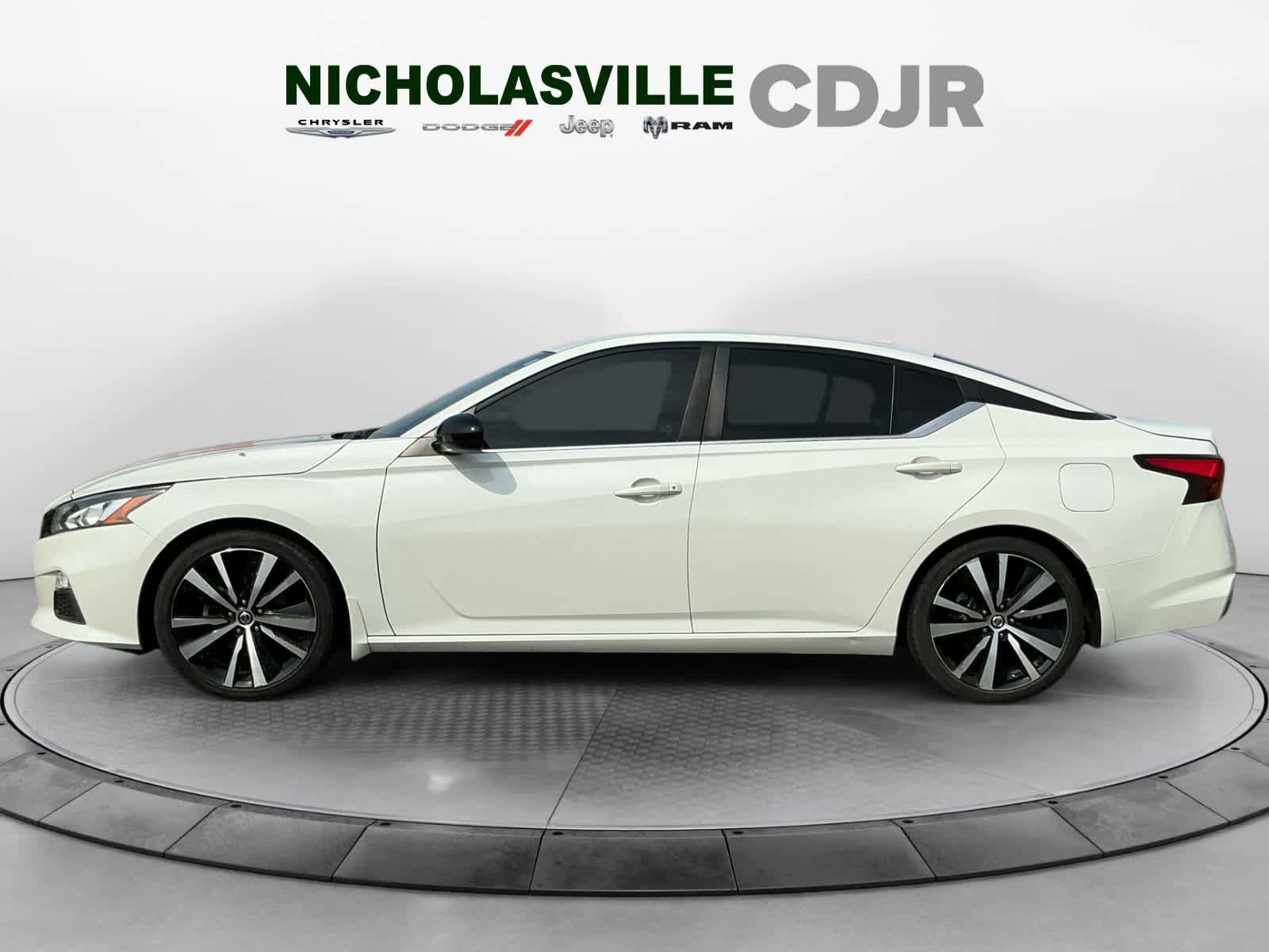 Used 2021 Nissan Altima 2.5 SR FWD image 2