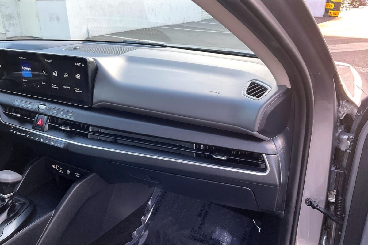 Used 2025 Kia K4 FWD image 13