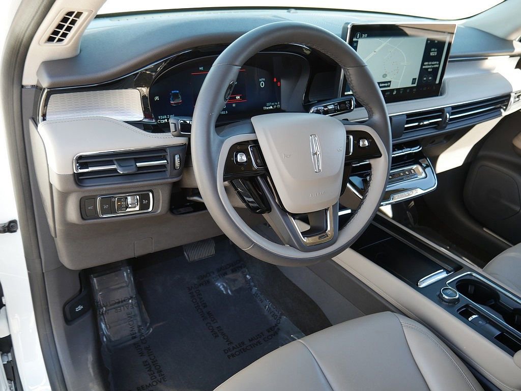 Used 2023 Lincoln Corsair AWD w/ Rear Removable Package Tray image 11