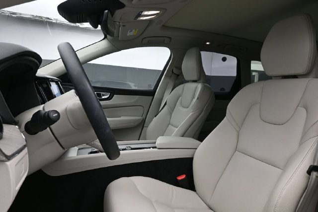 Used 2023 Volvo XC60 B5 Plus w/ Climate Package AWD/4WD image 10