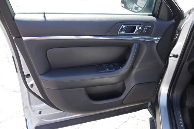 Used 2013 Lincoln MKS FWD image 18