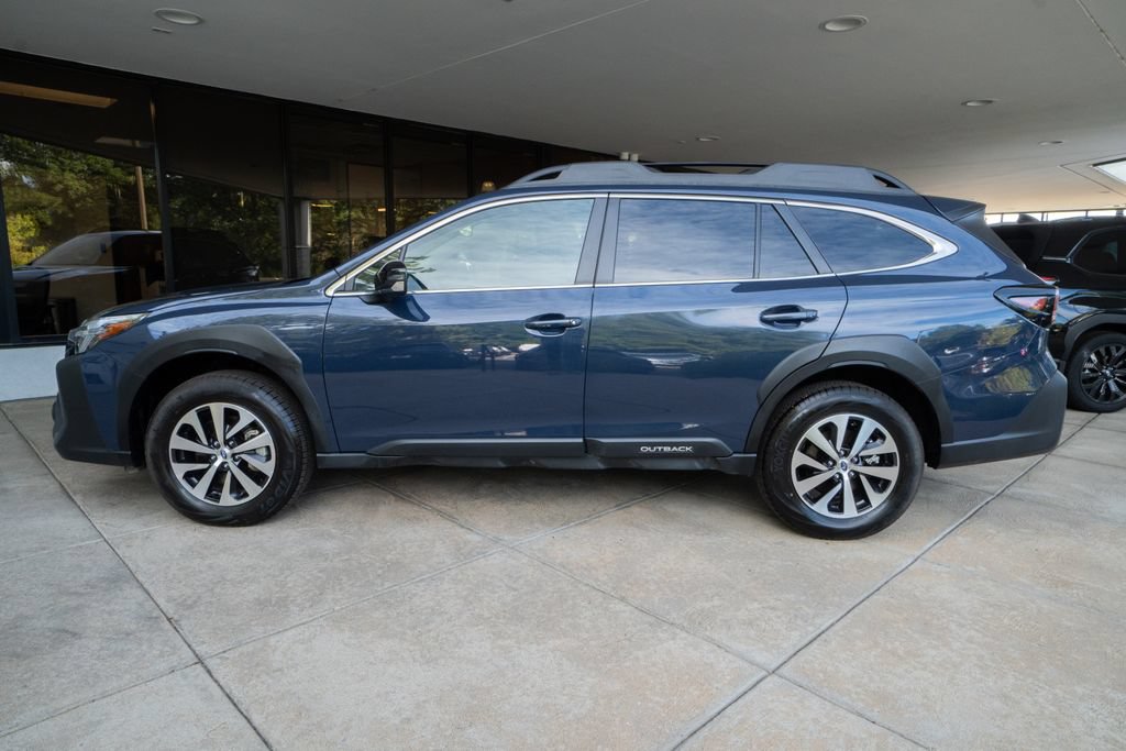 Certified 2025 Subaru Outback Premium AWD/4WD image 4