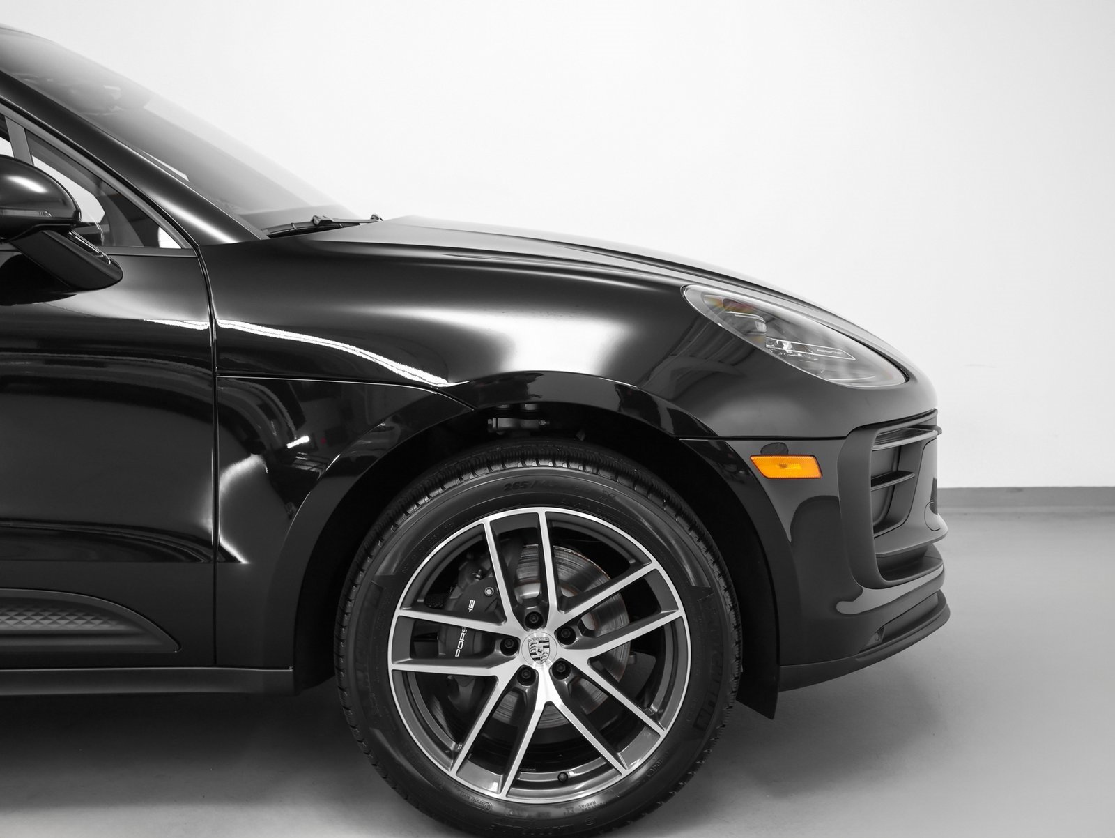 Certified 2025 Porsche Macan image 14