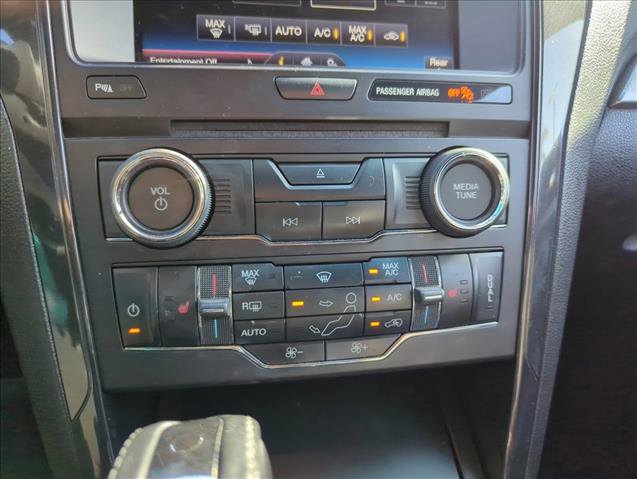 Used 2016 Ford Explorer XLT w/ Equipment Group 202A image 8