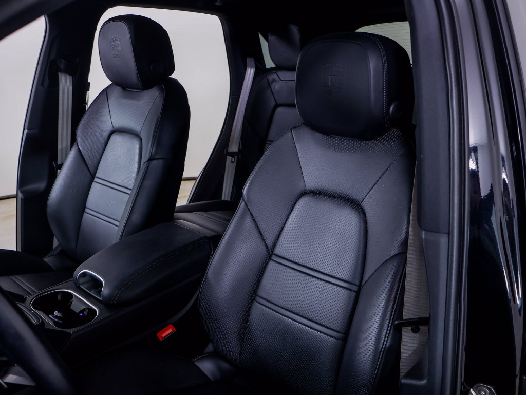 Certified 2023 Porsche Cayenne Platinum Edition AWD/4WD image 12