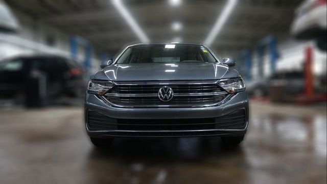 Certified 2023 Volkswagen Jetta SE image 2