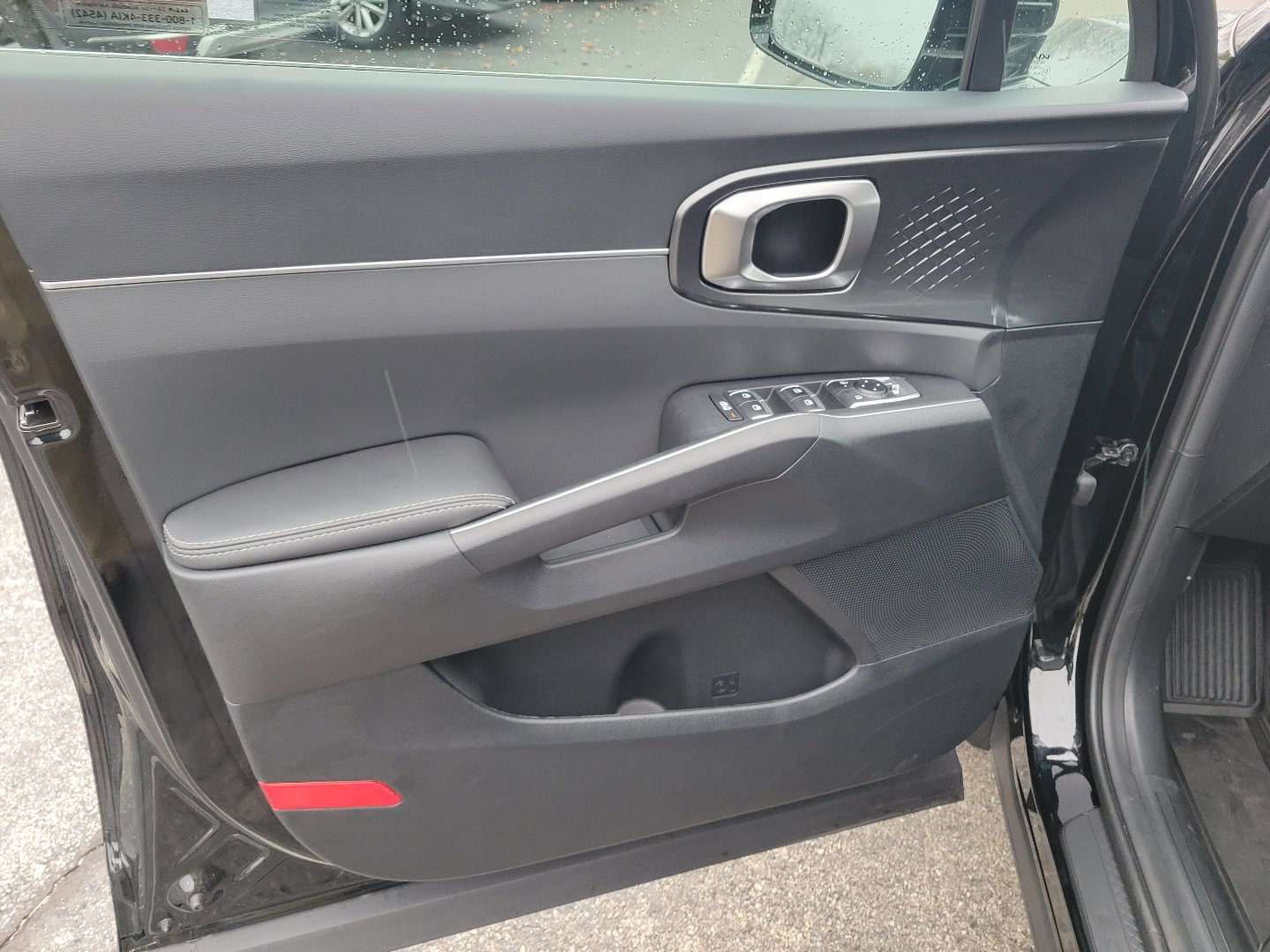 Used 2025 Kia Sorento LX image 17