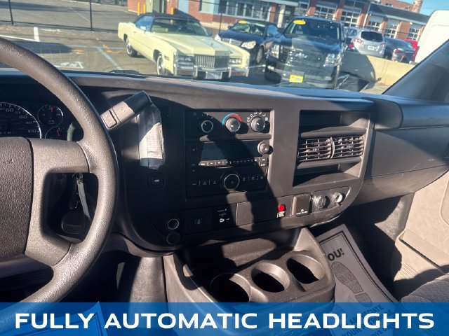 Used 2017 Chevrolet Express 3500 RWD image 17