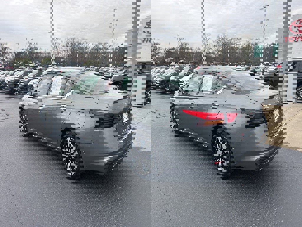 Used 2022 Nissan Altima 2.5 SV image 14