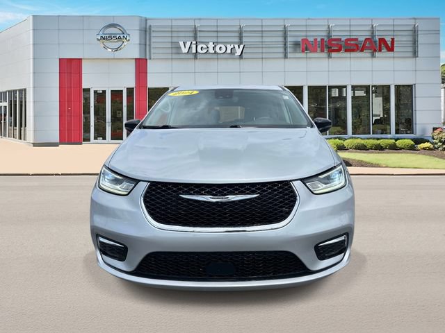 Used 2024 Chrysler Pacifica Touring-L FWD image 6