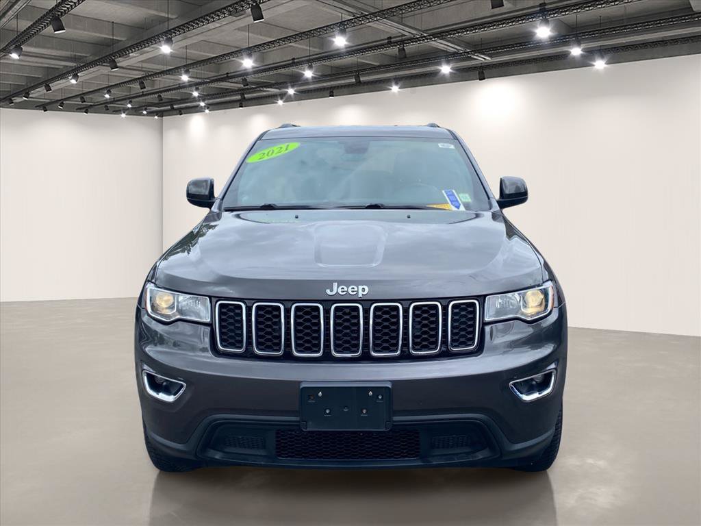 Used 2021 Jeep Grand Cherokee Laredo X AWD/4WD image 2