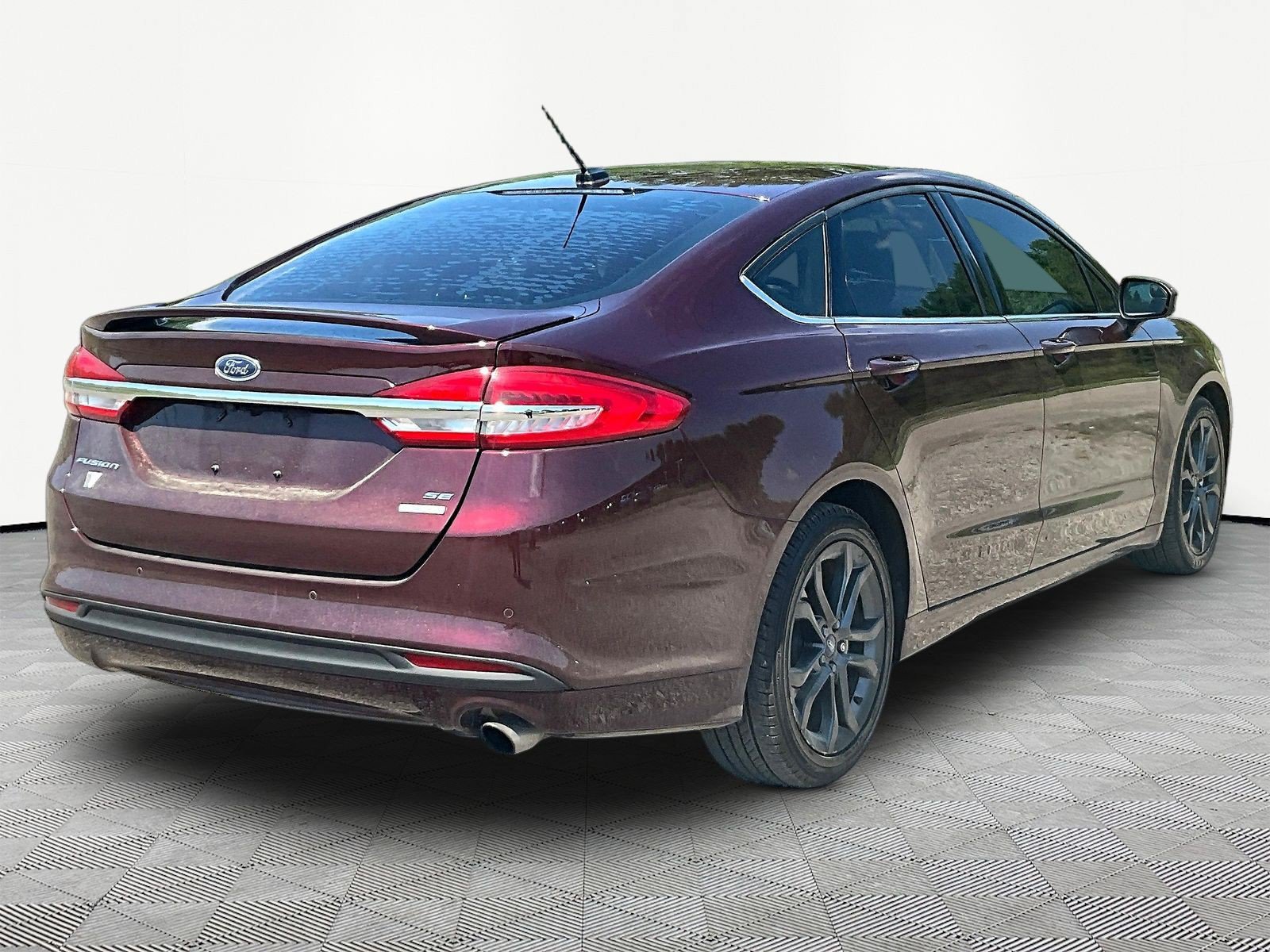 Used 2018 Ford Fusion SE w/ Equipment Group 201A FWD image 6