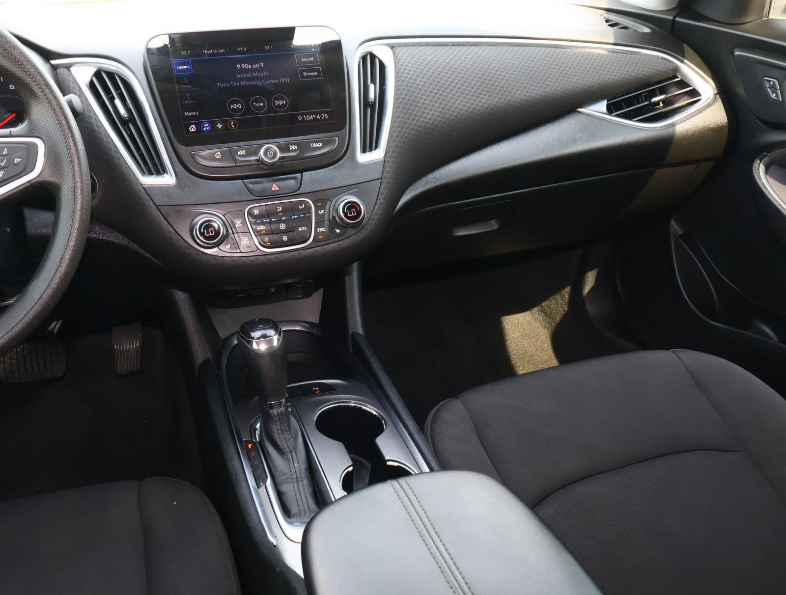 Used 2019 Chevrolet Malibu LT w/ Driver Confidence Package II FWD image 9