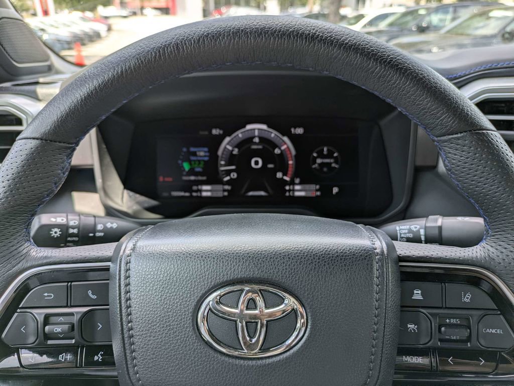 Used 2023 Toyota Tundra Platinum AWD/4WD image 39