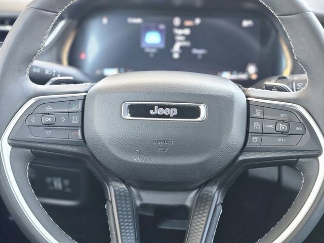 Used 2025 Jeep Grand Cherokee Altitude AWD/4WD image 15