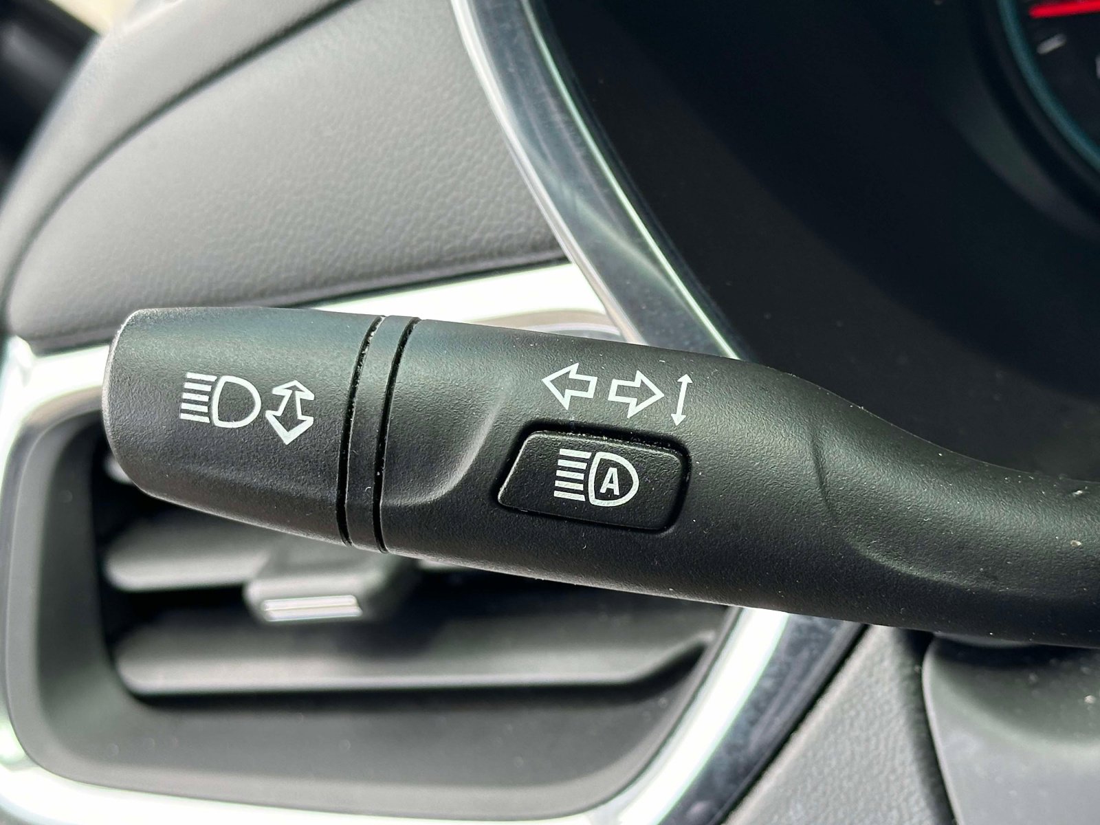 Used 2023 Chevrolet Equinox LT AWD/4WD image 23