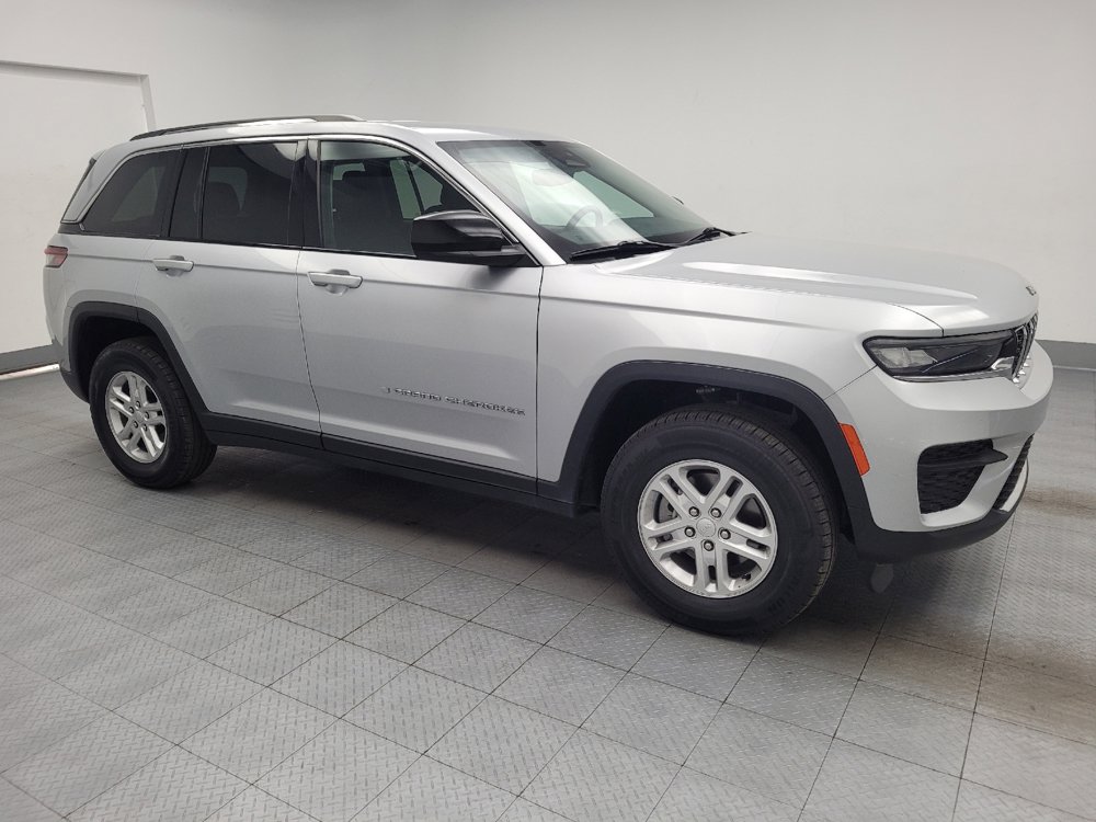 Used 2024 Jeep Grand Cherokee Laredo RWD image 11