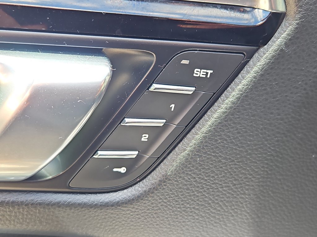Certified 2026 Porsche Macan AWD/4WD image 24