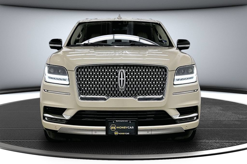 Used 2018 Lincoln Navigator Select w/ Technology Package AWD/4WD image 2