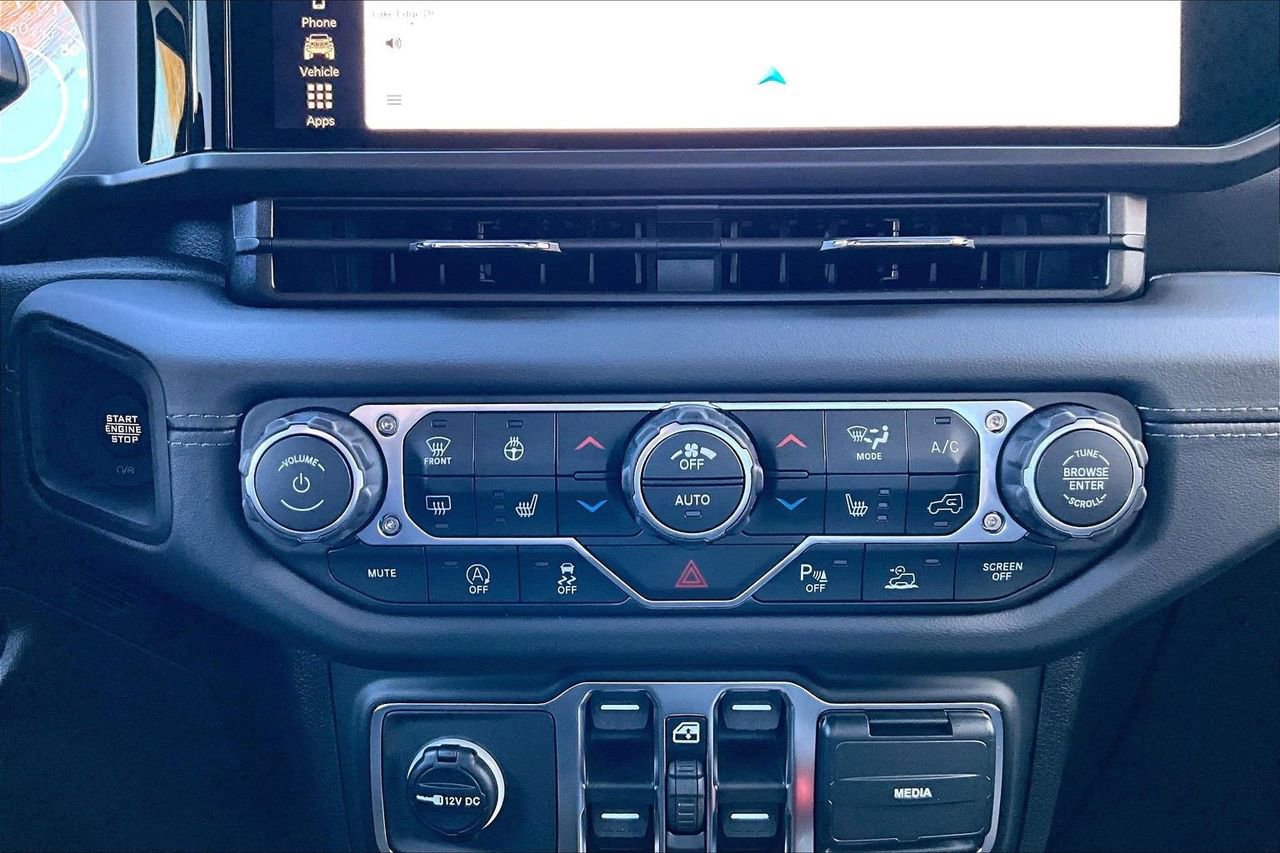 New 2026 Jeep Wrangler Sahara AWD/4WD image 18