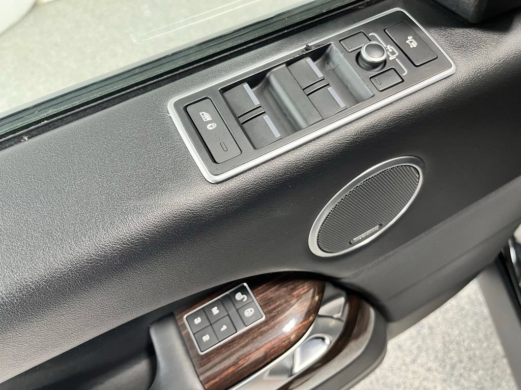 Used 2016 Land Rover Range Rover Supercharged AWD/4WD image 12