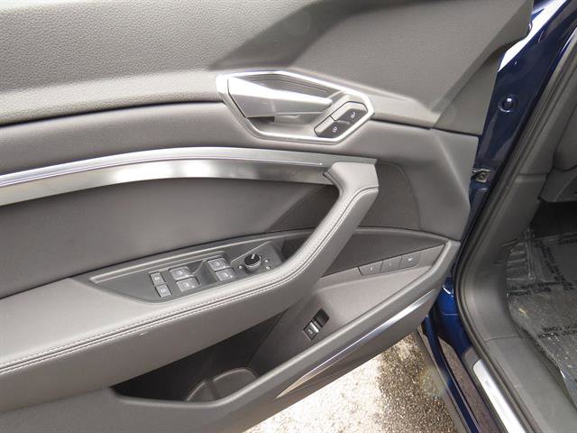 Used 2021 Audi e-tron Premium Plus w/ Premium Plus Package image 7