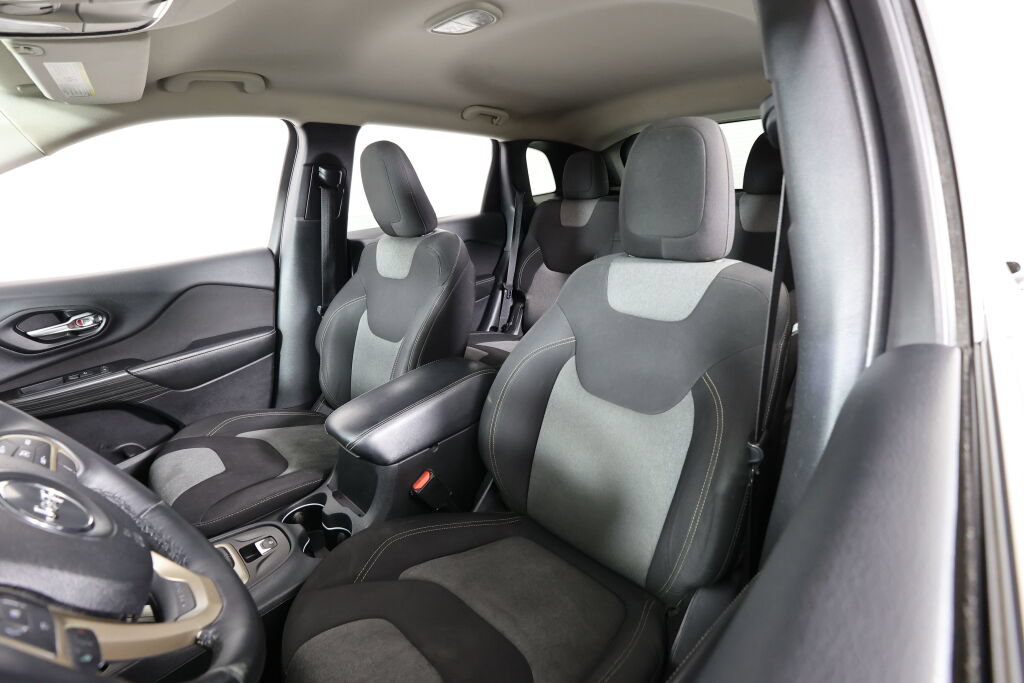 Used 2014 Jeep Cherokee Latitude FWD image 11