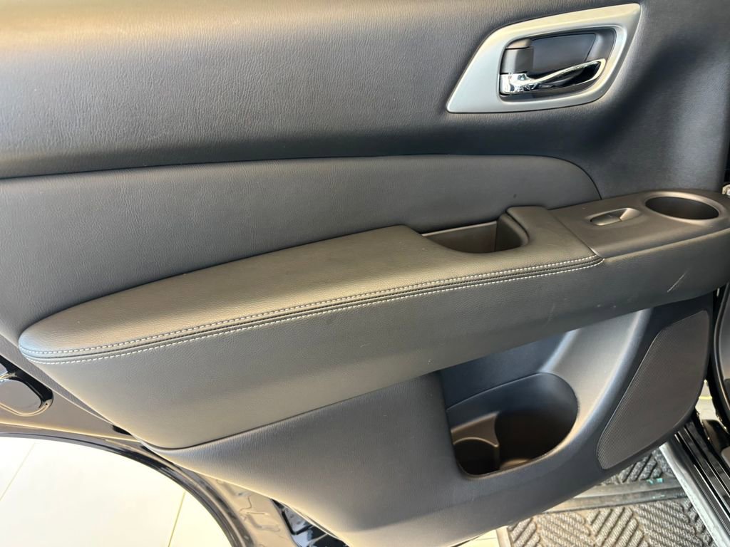 Used 2019 Nissan Pathfinder SL AWD/4WD image 26
