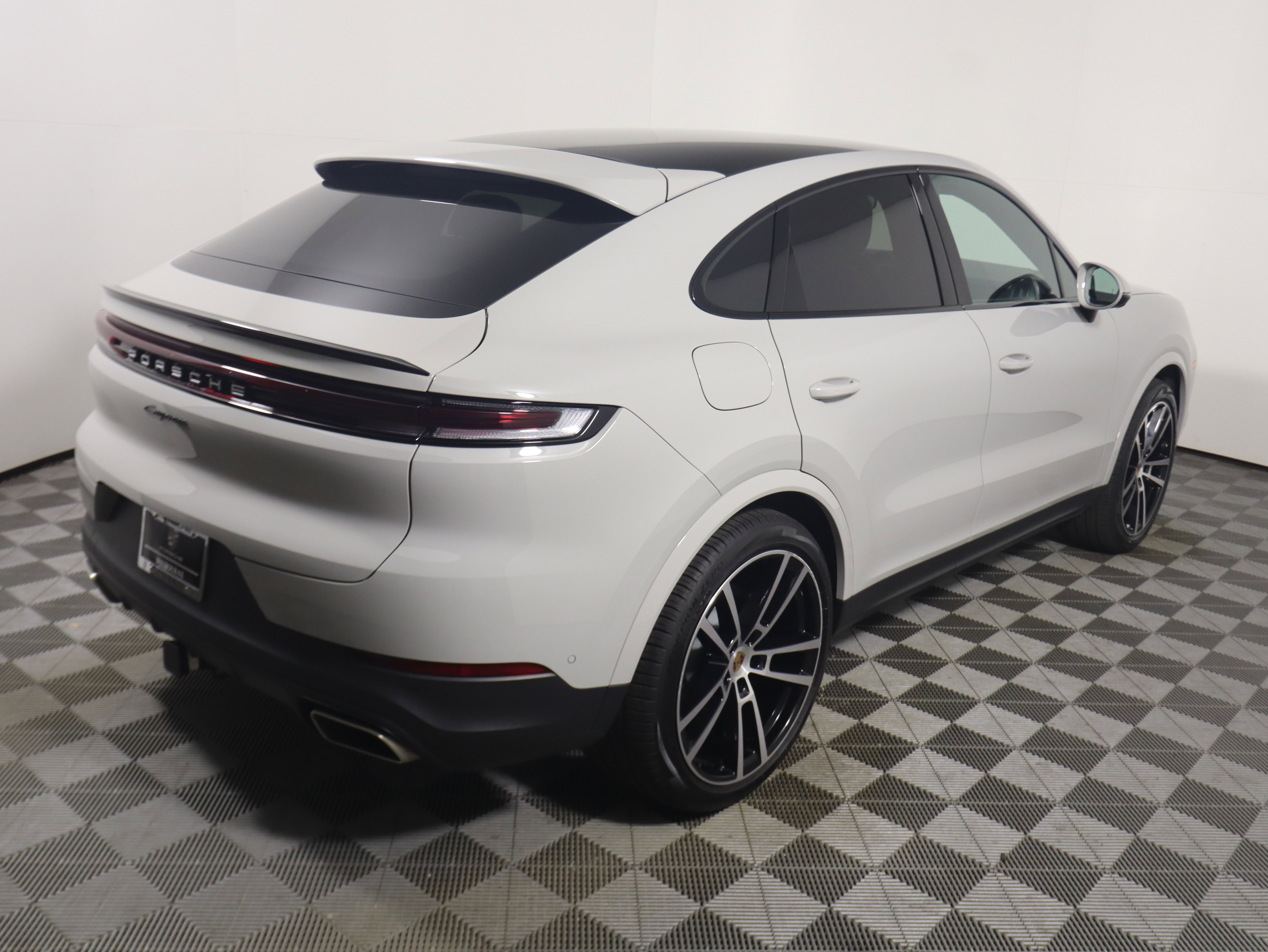 Used 2025 Porsche Cayenne Coupe image 7