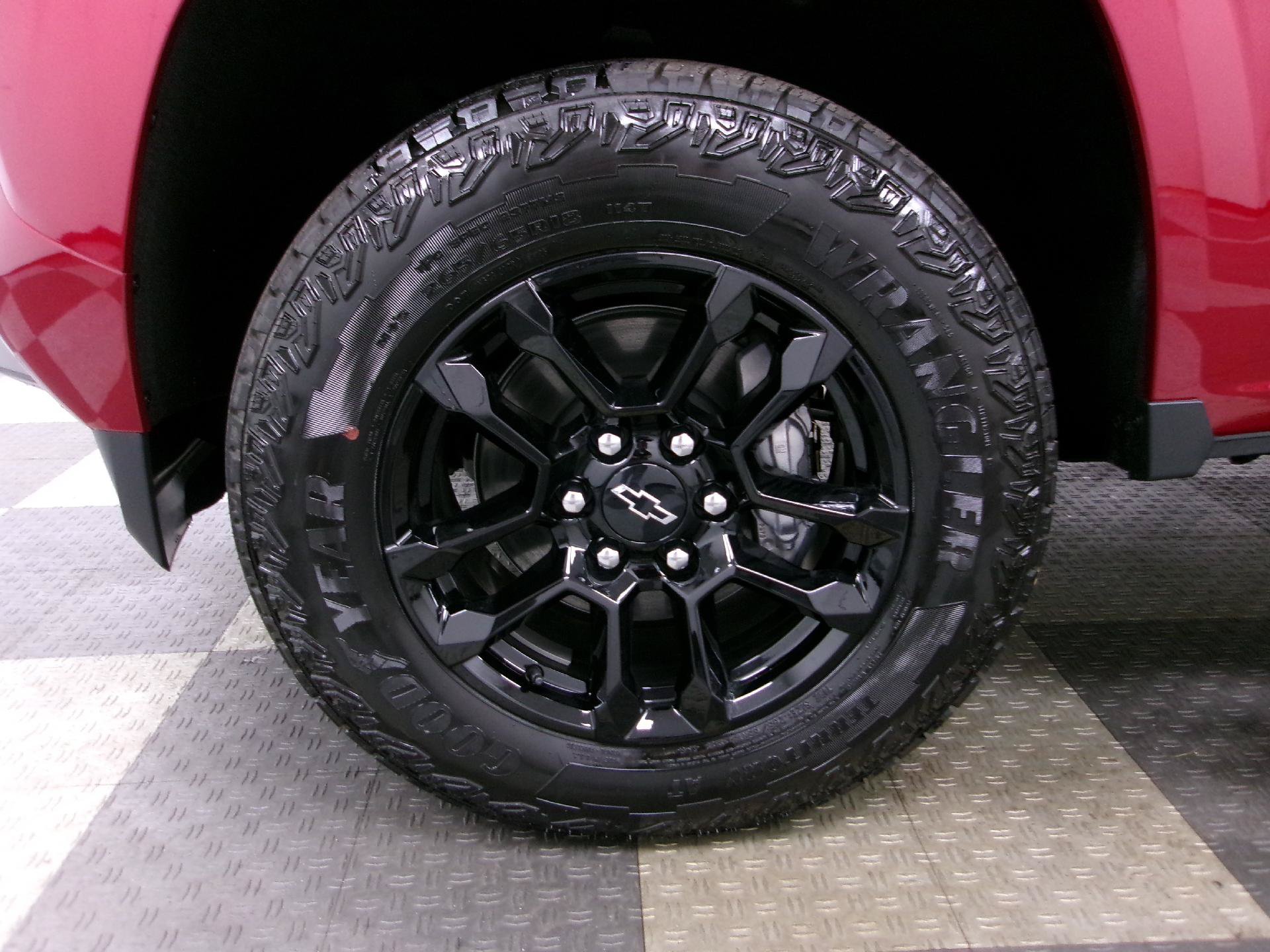 New 2026 Chevrolet Colorado Z71 w/ Midnight Edition AWD/4WD image 8