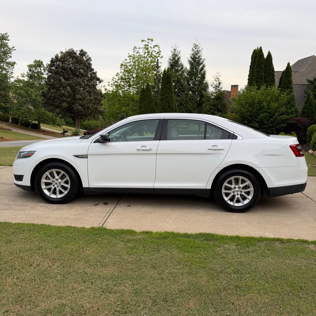 Used 2015 Ford Taurus SE FWD image 8