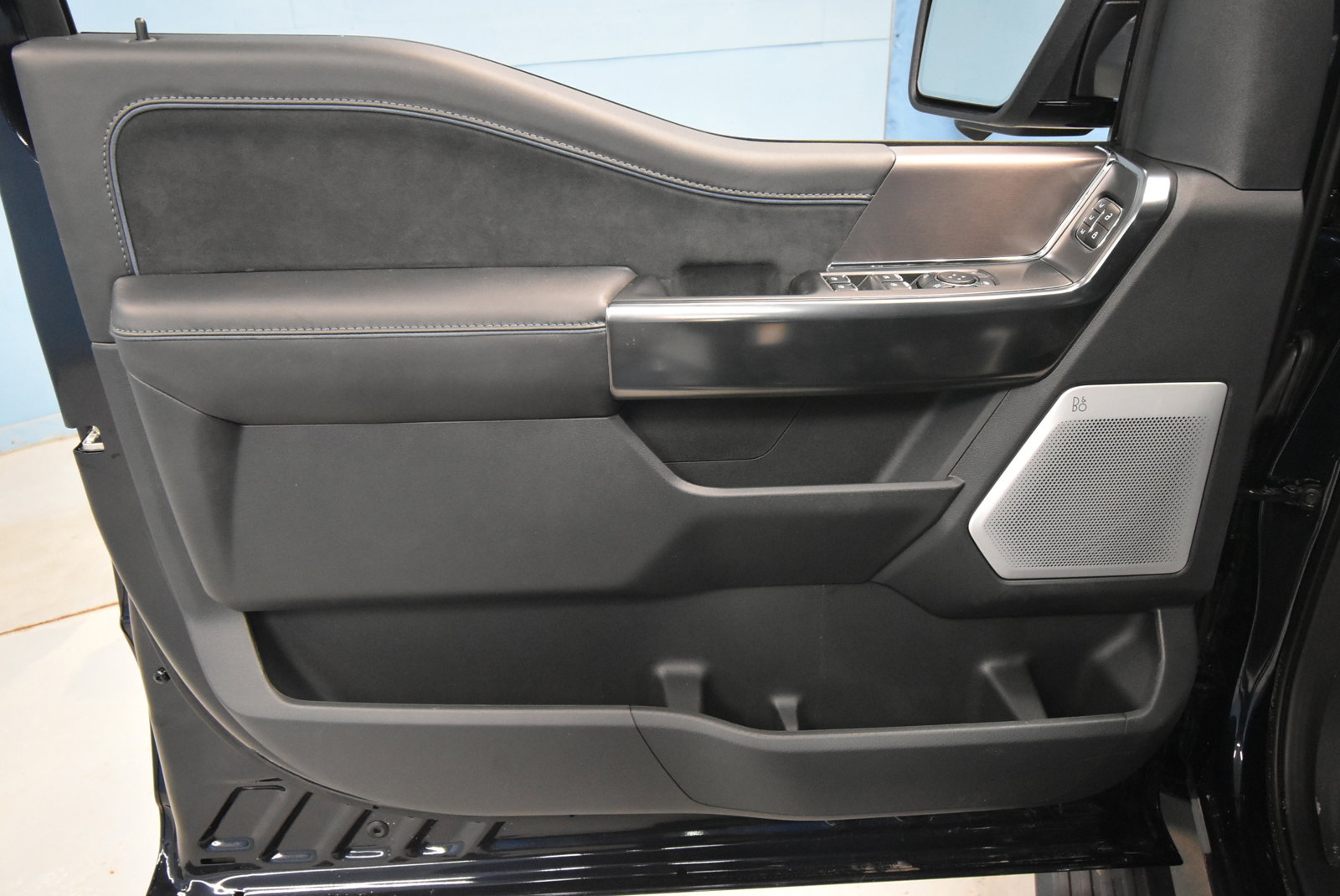 New 2025 Ford F150 Platinum w/ Equipment Group 702A High image 3