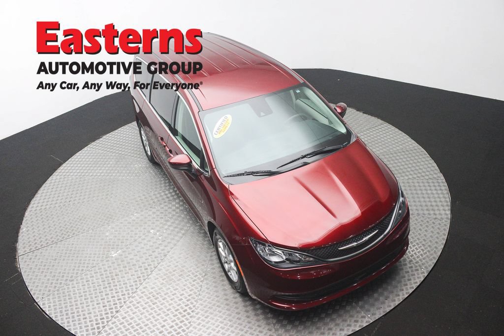 Used 2023 Chrysler Voyager LX FWD image 3