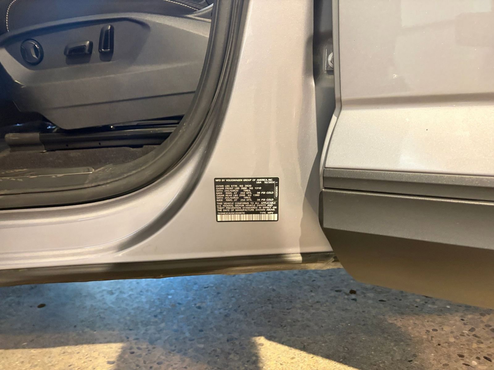 Used 2025 Volkswagen Atlas Cross Sport SE image 30