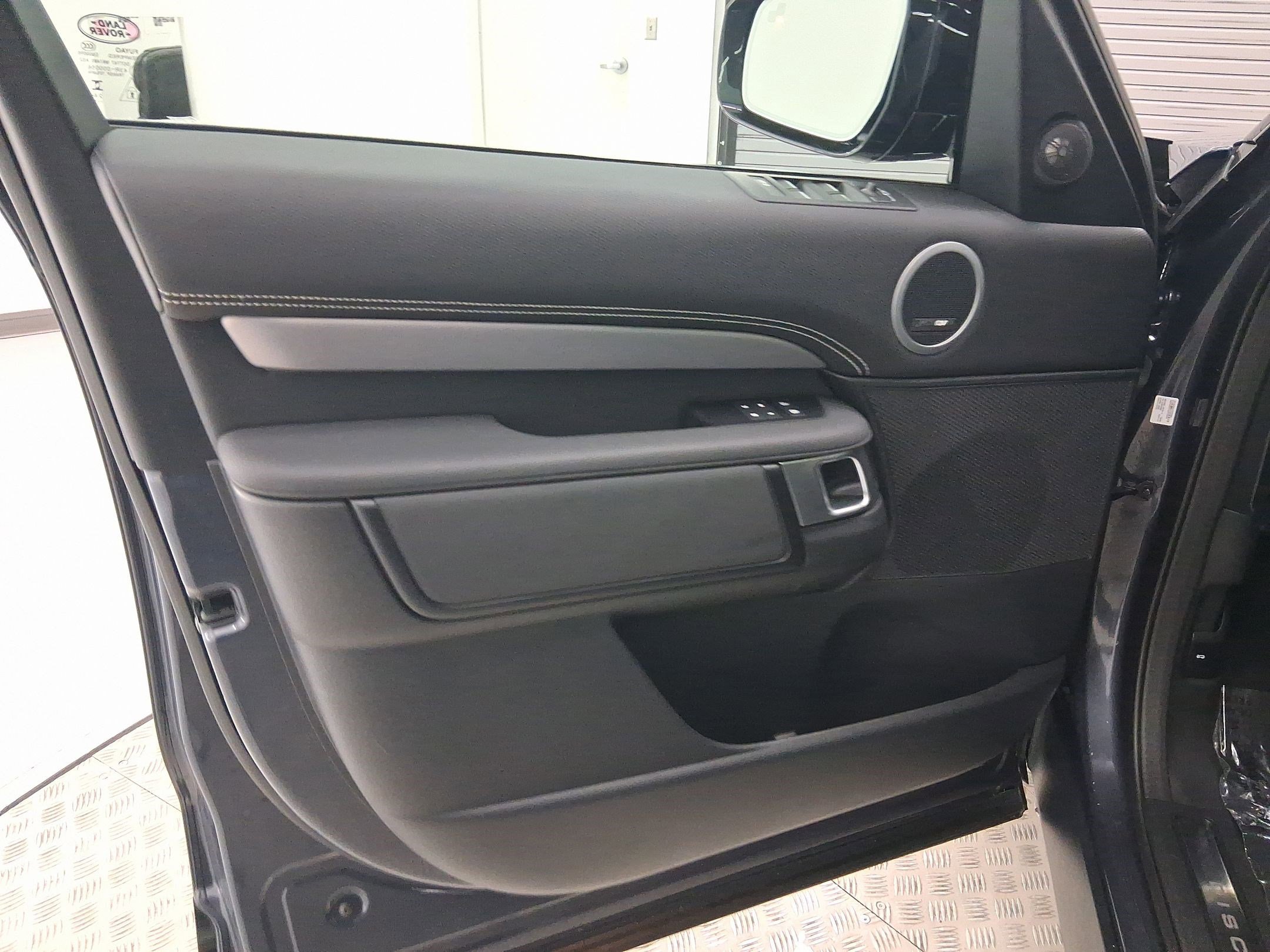 Certified 2025 Land Rover Discovery Dynamic SE AWD/4WD image 22