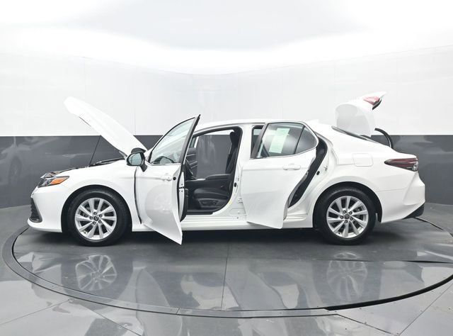 Used 2021 Toyota Camry LE image 34