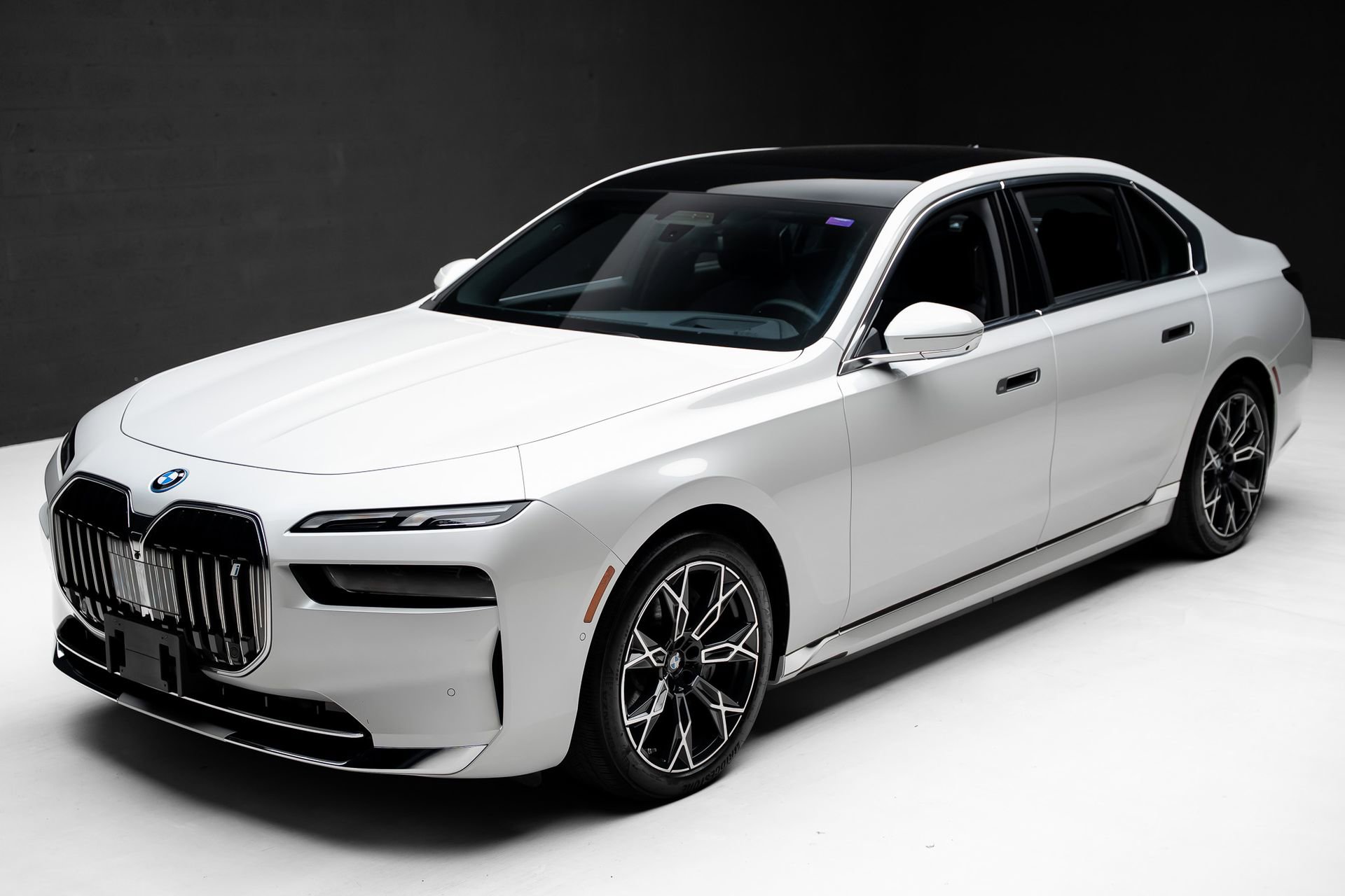 Used 2023 BMW i7 xDrive60 AWD/4WD image 5