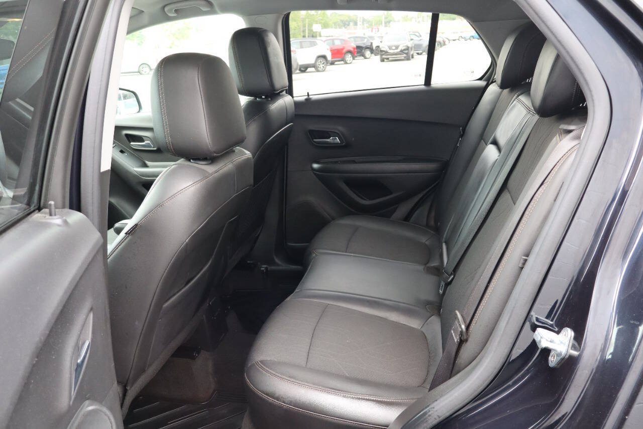 Used 2021 Chevrolet Trax LT w/ LT Convenience Package AWD/4WD image 5